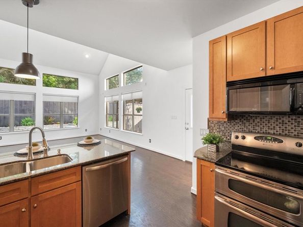 2544  Wedglea Drive , Dallas Texas 75211