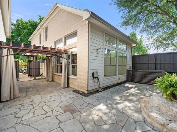 2544  Wedglea Drive , Dallas Texas 75211