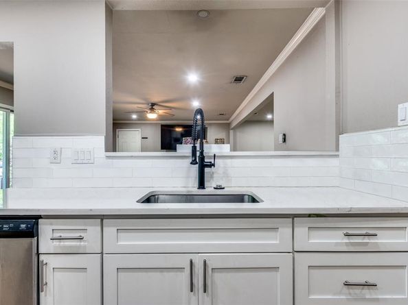 3467  Navajo Circle , Dallas Texas 75224