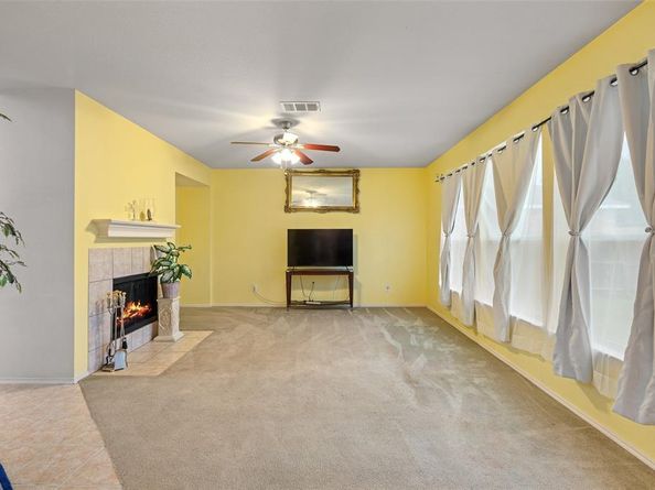 7005  Meadow Bend Drive , Arlington Texas 76002