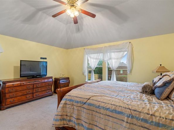 7005  Meadow Bend Drive , Arlington Texas 76002