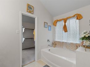 7005  Meadow Bend Drive , Arlington Texas 76002