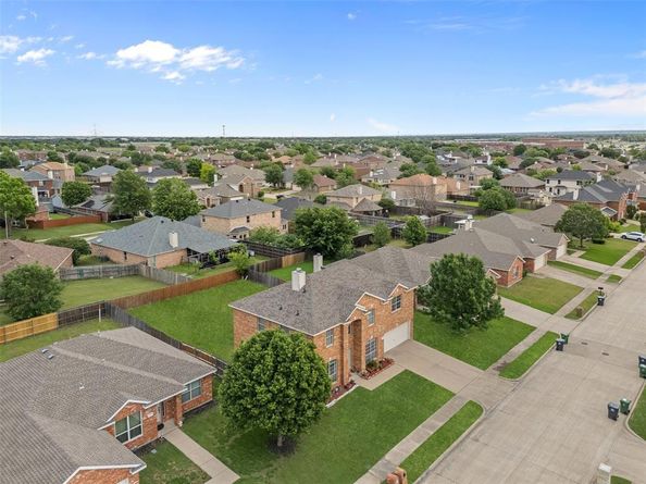 7005  Meadow Bend Drive , Arlington Texas 76002