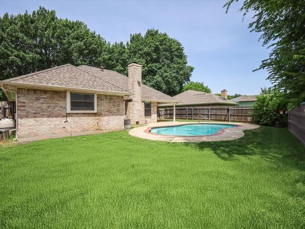 8033  Moss Rock Drive , Fort Worth Texas 76123