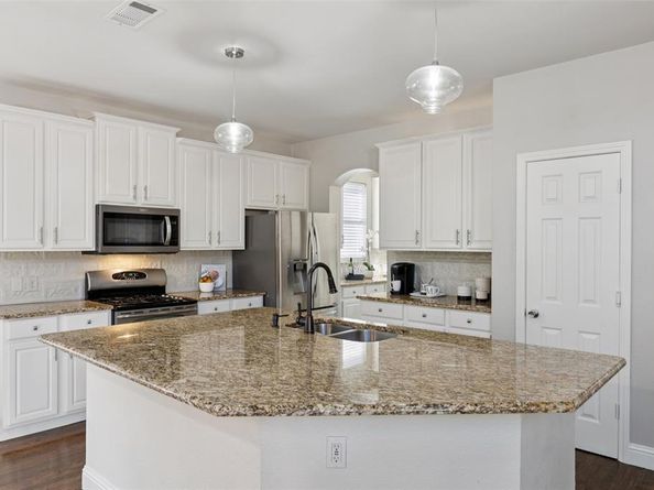 2205  Barret Drive , Frisco Texas 75033