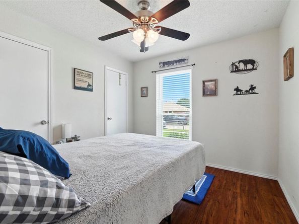 1613  Autumn Breeze Lane , Lewisville Texas 75077