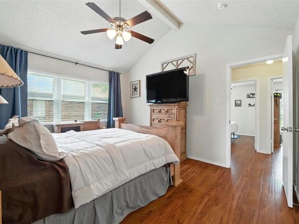 1613  Autumn Breeze Lane , Lewisville Texas 75077