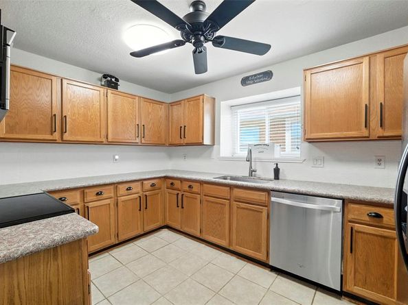 1613  Autumn Breeze Lane , Lewisville Texas 75077