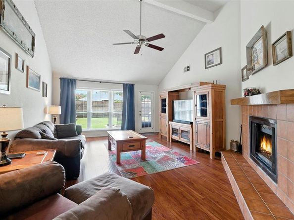 1613  Autumn Breeze Lane , Lewisville Texas 75077