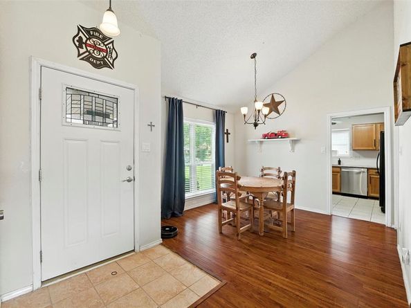 1613  Autumn Breeze Lane , Lewisville Texas 75077