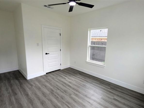 5629  Lester Granger  , Fort Worth Texas 76112