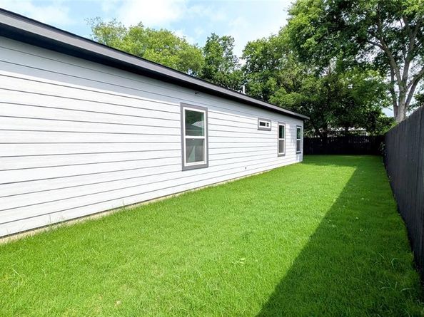 5629  Lester Granger  , Fort Worth Texas 76112