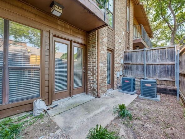 7522  Holly Hill Drive  7, Dallas Texas 75231