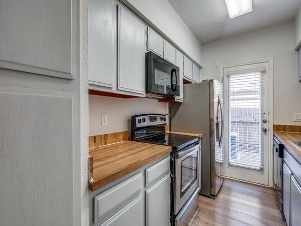 7522  Holly Hill Drive  7, Dallas Texas 75231