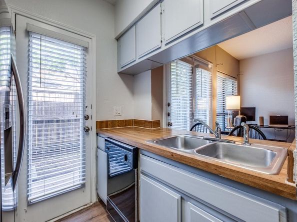 7522  Holly Hill Drive  7, Dallas Texas 75231