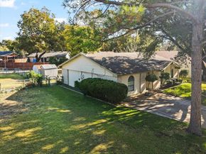 424  Bluebonnet Trail , Garland Texas 75043