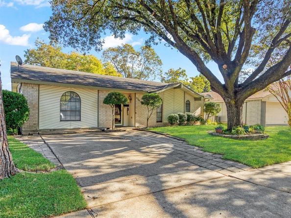 424  Bluebonnet Trail , Garland Texas 75043