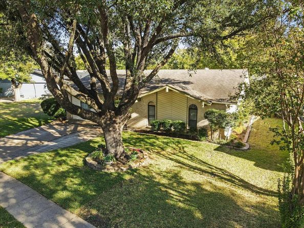 424  Bluebonnet Trail , Garland Texas 75043
