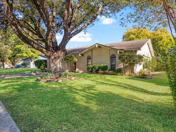 424  Bluebonnet Trail , Garland Texas 75043