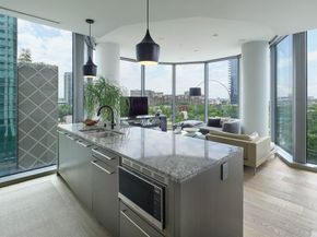 2900  Mckinnon Street  604, Dallas Texas 75201
