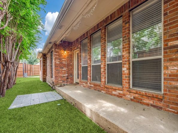 18851  Park Grove Lane , Dallas Texas 75287