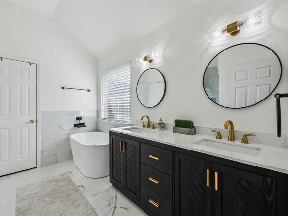 10119  Andre Drive , Irving Texas 75063