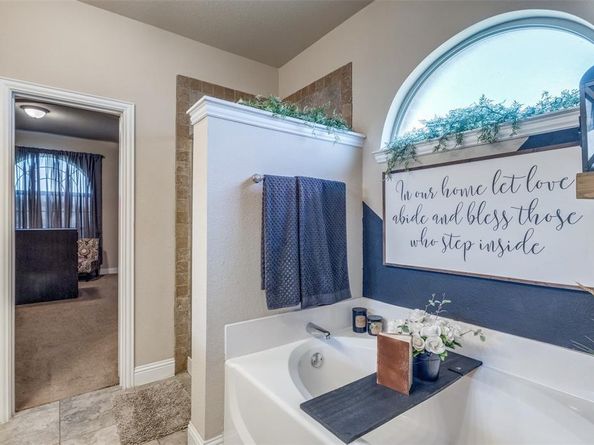 3717  Dutch Iris Lane , Forest Hill Texas 76140