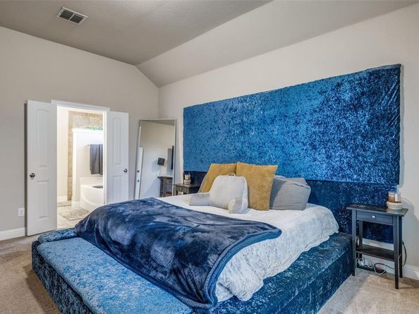 3717  Dutch Iris Lane , Forest Hill Texas 76140