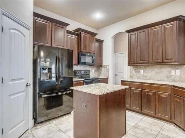 3717  Dutch Iris Lane , Forest Hill Texas 76140