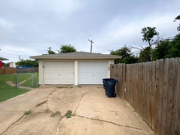 2520  Normont Circle , Fort Worth Texas 76103