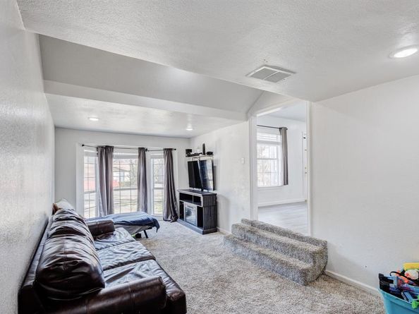 6633  Emhouse Street , Dallas Texas 75232