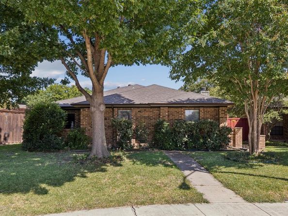 9809  Chandler Court , Dallas Texas 75243