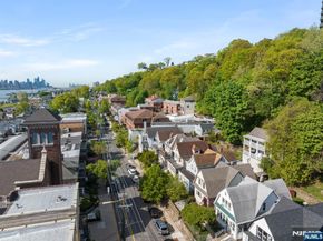 370 Undercliff Avenue, Edgewater NJ 07020