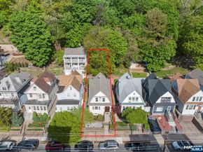 370 Undercliff Avenue, Edgewater NJ 07020