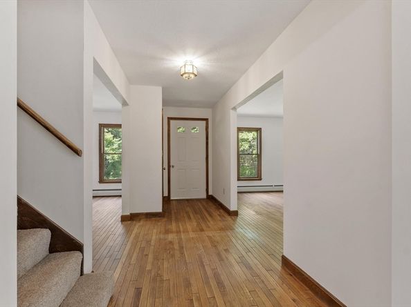 686 Scott Rd, Fitchburg MA 01420