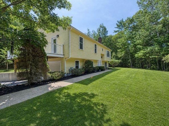 6 Daniel Dr, Middleboro MA 02346