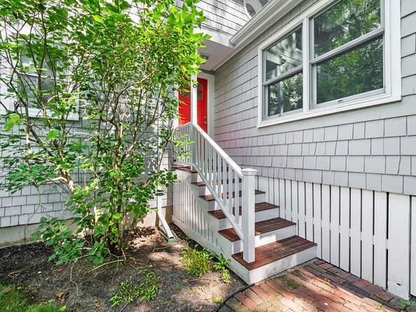 8 Risley Rd, Marblehead MA 01945