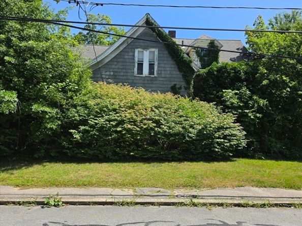 58 Stetson St, Bridgewater MA 02324