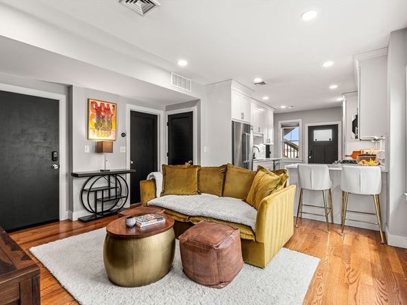 66 Falcon St 4, Boston MA 02128