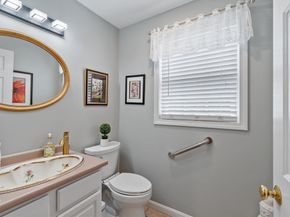 41 Fairway Dr 41, Tewksbury MA 01876
