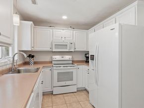 41 Fairway Dr 41, Tewksbury MA 01876