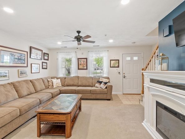 41 Fairway Dr 41, Tewksbury MA 01876