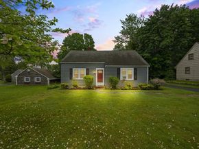 89 School St, Middleboro MA 02346
