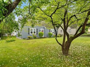 89 School St, Middleboro MA 02346