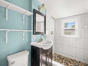 89 School St, Middleboro MA 02346