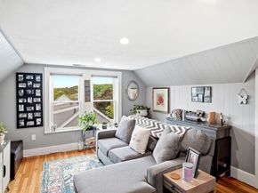 25 Cumner Ave, Melrose MA 02176