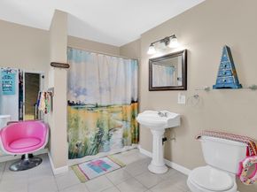 23 Oakes Ave, Southbridge MA 01550
