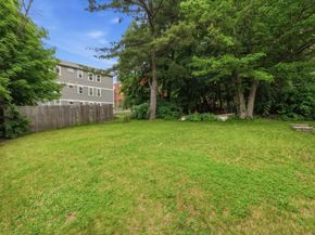 41 Bridgeport St, Worcester MA 01604