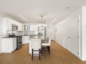 8 Whittier Pl 14F, Boston MA 02114