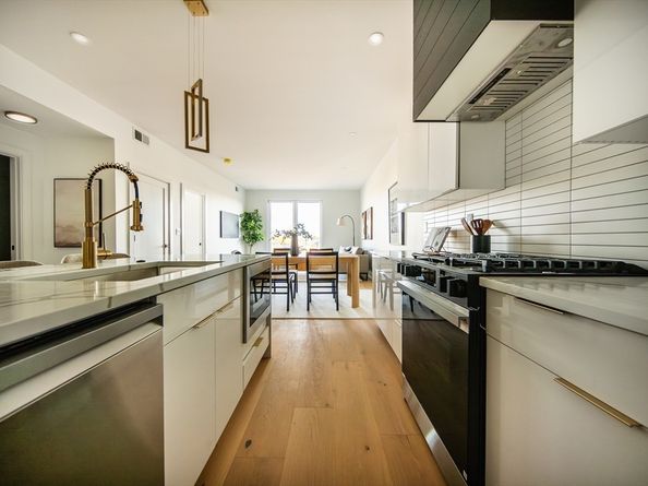 66 Mcgrath Highway 403, Quincy MA 02169